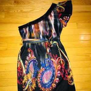 Black one shoulder pattern dress